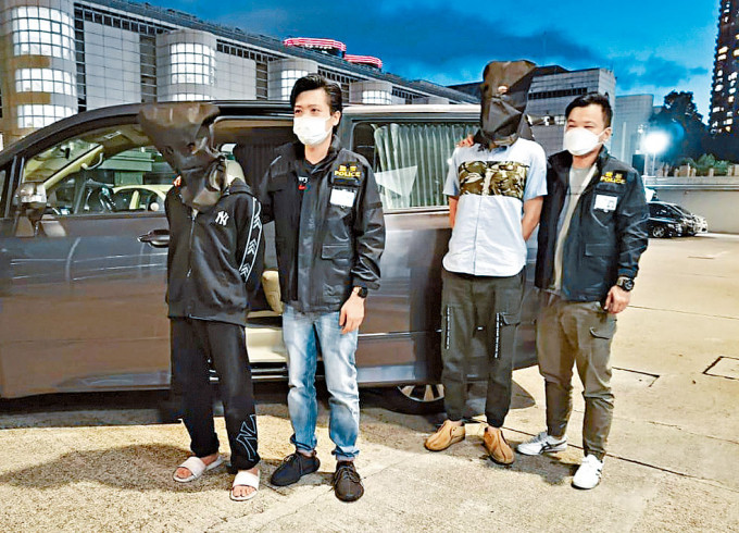 警方在漆咸圍拘捕被告羅梓濠及其友人。