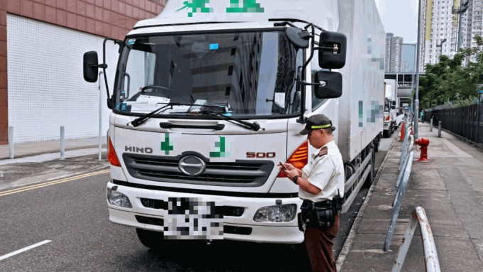 警一连3日打击沙田工厂区违泊 发近2000张告票 货车司机涉超重载货被捕