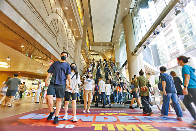 羅兵咸永道建議，政府再派消費券，刺激本地消費及提振經濟。