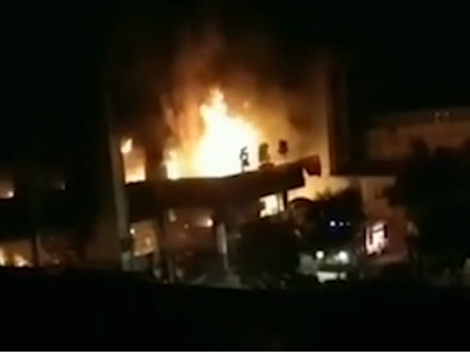 安徽省亳州市渦陽縣一鎮醫院發生火災，事故現場發現5具遺體。　網圖