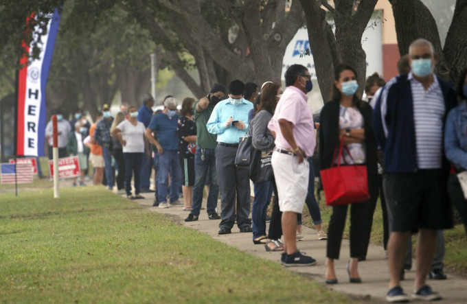德州有选民提前投票。AP图片