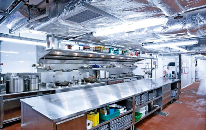食肆為削減成本，近期紛向營運中央廚房的食品製造商取材。