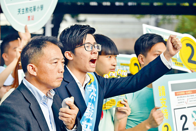 民主党区议员洪骏轩被裁定「非妥为当选」，取消议员资格兼须付讼费。