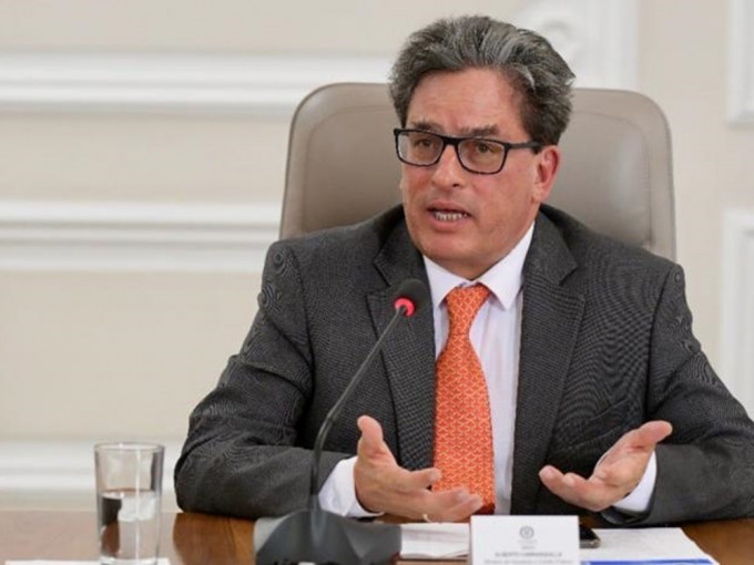 財政部長卡拉斯基拉（Alberto Carrasquilla）周一提出辭職。網圖
