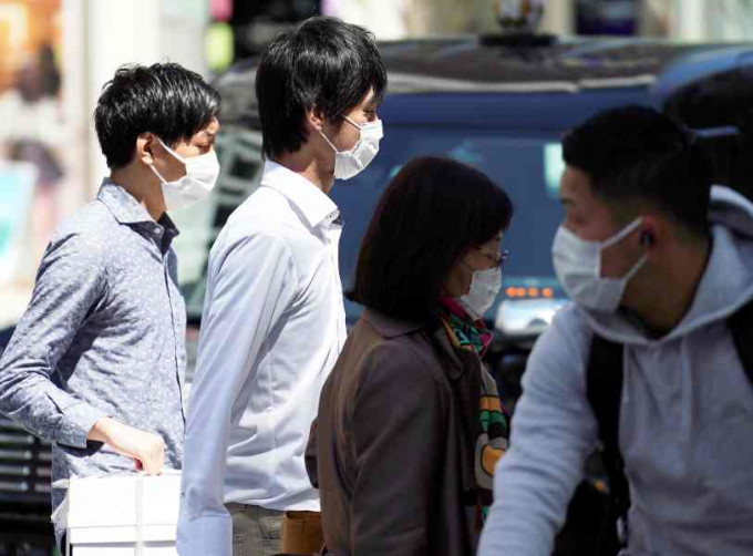日本疫情严峻口罩需求甚大。AP
