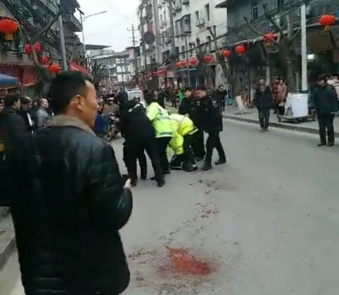 重慶交通警遇襲死亡。網上圖片