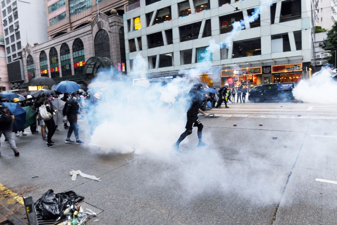 去年6月反修例风波爆发，示威导致警民关系紧张。 资料图片