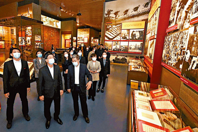 李家超参观中国共产党历史展览馆。