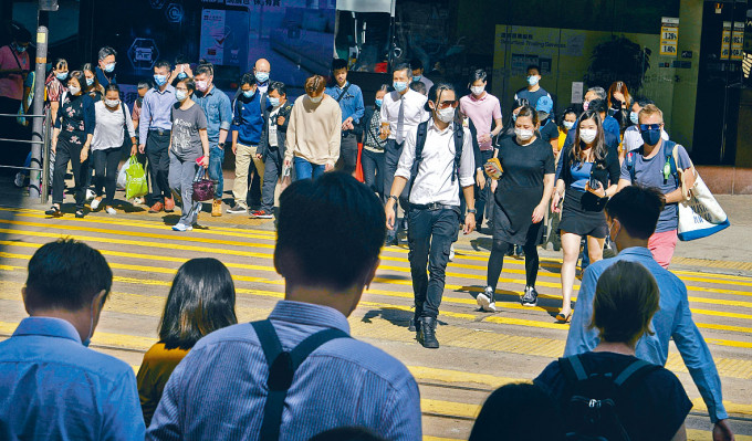 羅兵咸永道研究發現，香港僱員對未來就業信心不足，擔心被科技淘汰而失去工作。
