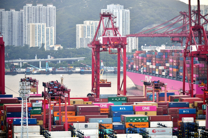 运房局为葵青货柜码头为前线1200名员工进行定期检测。资料图片