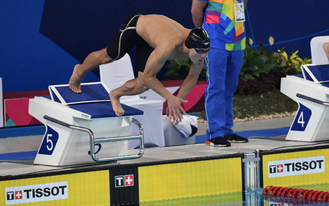 亚运会50米自由泳初赛以22.38秒刷新香港纪录，并以总成绩第二名闯决赛的港男泳将杜敬谦，晚上出战该赛事决赛游出22.54秒仅获第五名，无缘奖牌