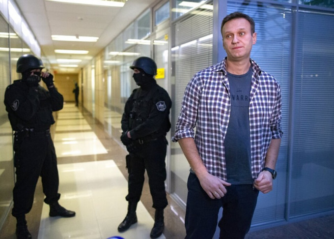 莫斯科法院裁定纳瓦尔尼(右)创立的多个机为「极端组织」，将不能参加俄国9月国会选举。AP资料图片