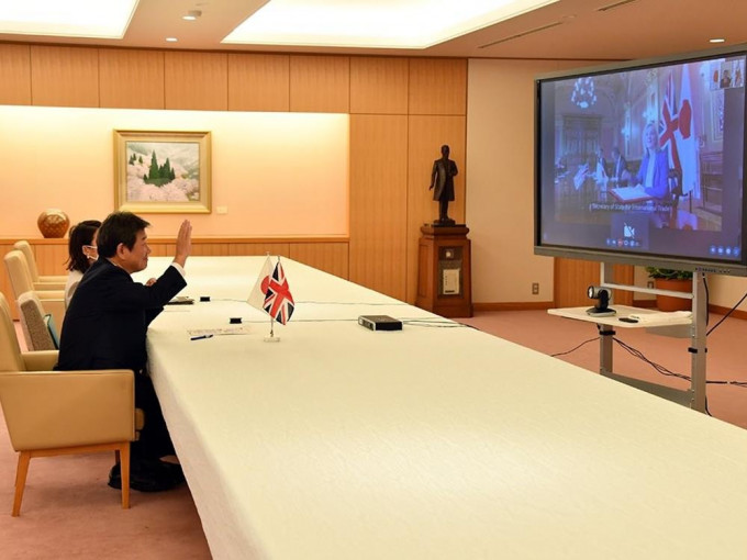英國與日本簽訂自由貿易協定。茂木敏充Twitter圖片