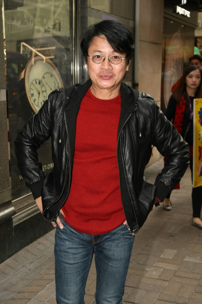 尹天照戥前亚视同事为无綫拍剧开心。