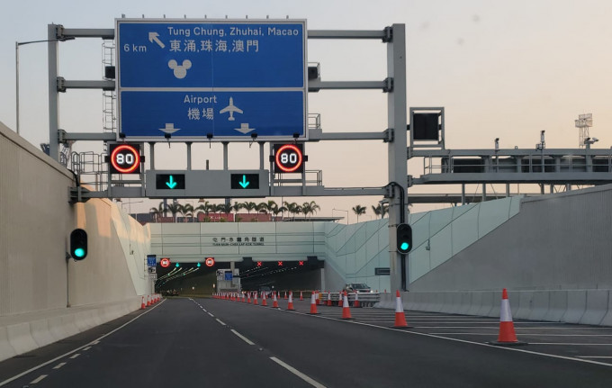 屯門至赤鱲角連接路今日正式開通。