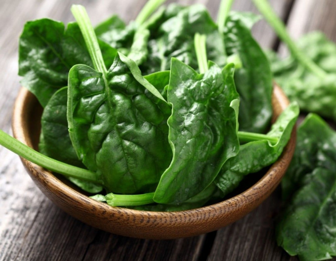 有25%患者会出现呕吐，通常是在进食菠菜、菜芯、预制蔬菜而中毒。