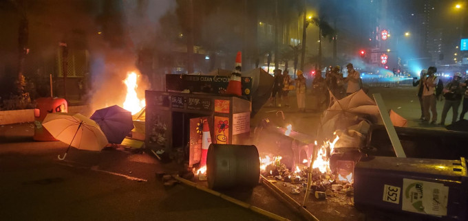 本港爆發示威者與警方激烈衝突