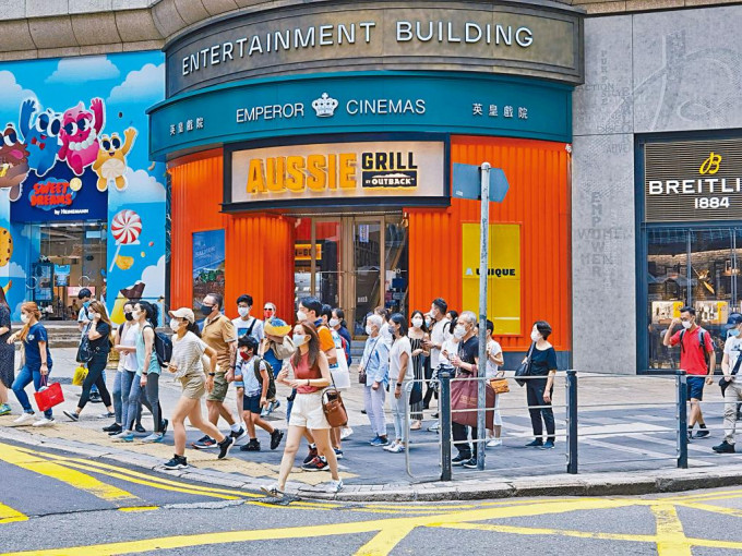 AUSSIE GRILL by OUTBACK中环娱乐行开设旗舰店，面积五千方尺，月租四十万，较旧租大跌五成。