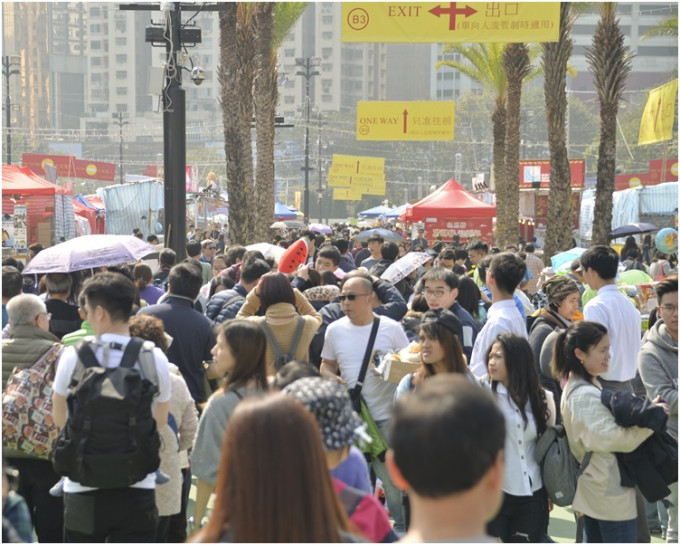 各区农历年年宵市场于上周六开锣。