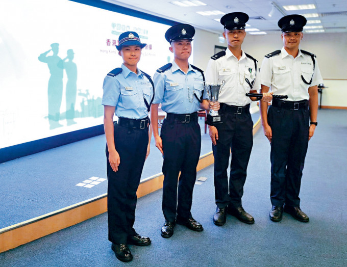 谢佳璇、詹定康、冼亭彬、梁灏隽(由左至右)讲述从警心得和体会。