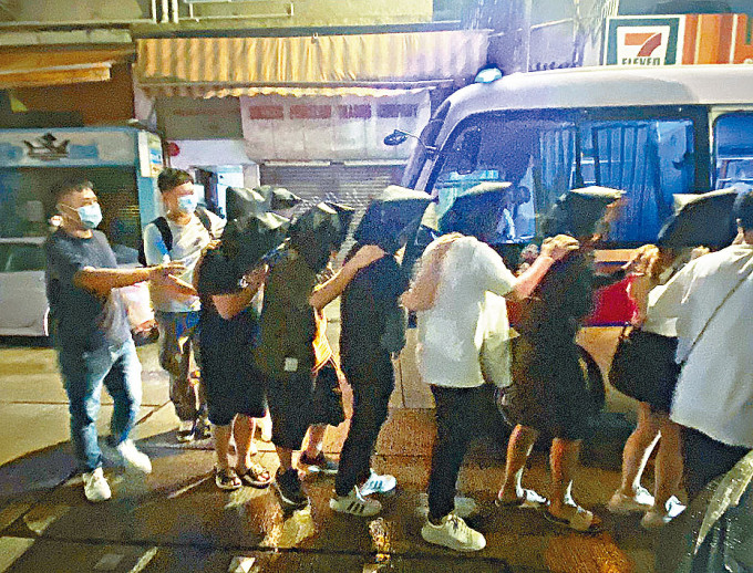 ■警方打擊西九龍犯罪活動，拘捕大批涉案人士。