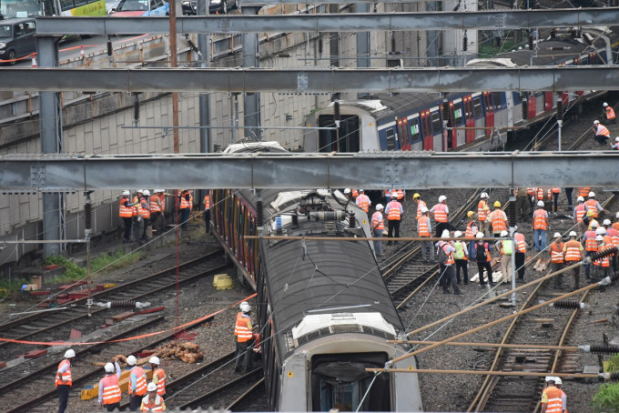 去年9月17日东铁列车红磡站附近出轨。资料图片