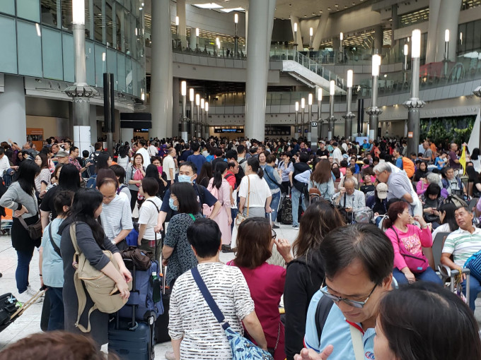 今晚所有往内地高铁车票已售罄。资料图片