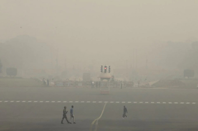 新德里的空氣質素指數近日介乎470至499。路透社圖片