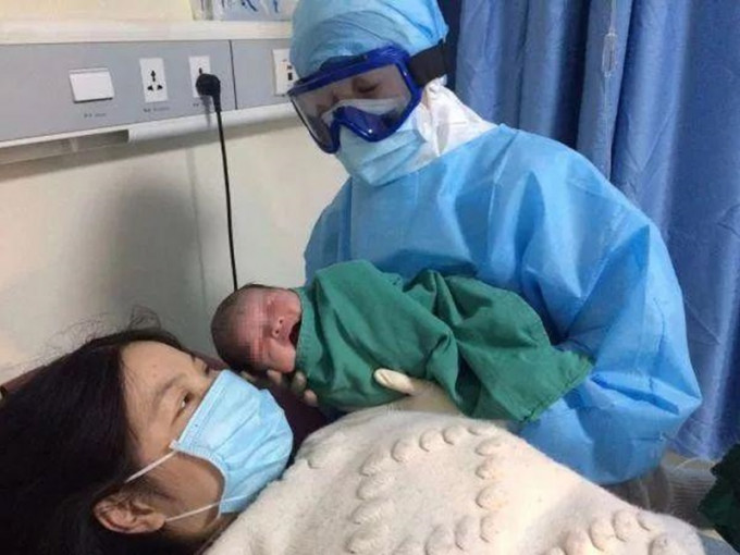 武漢一名染疫孕婦於2月初成功自然分娩男嬰。網圖