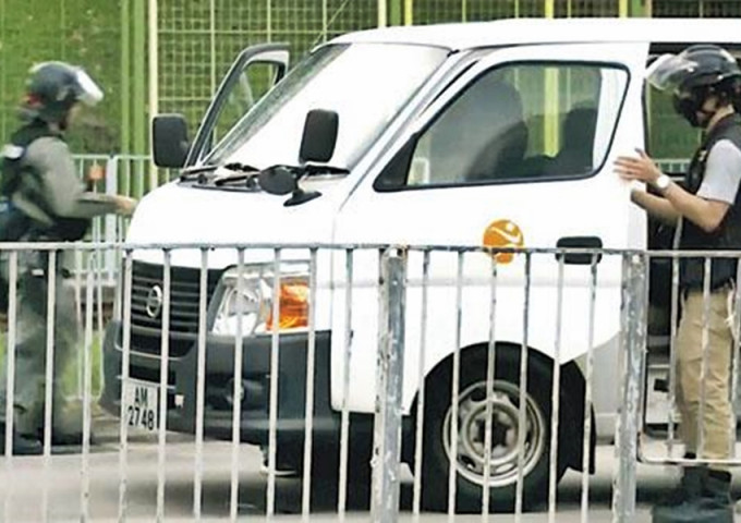 刘江华承认康文署借车予警方。港台图片