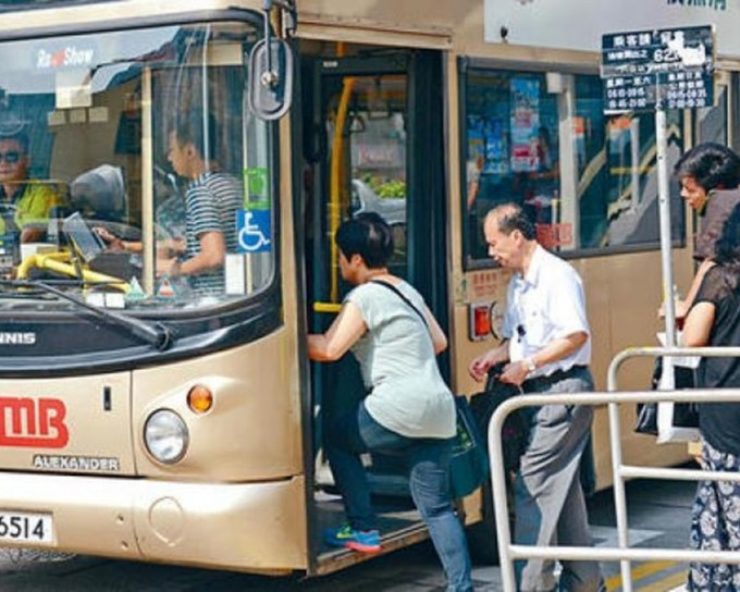 研究建议优化巴士票价调整机制。资料图片