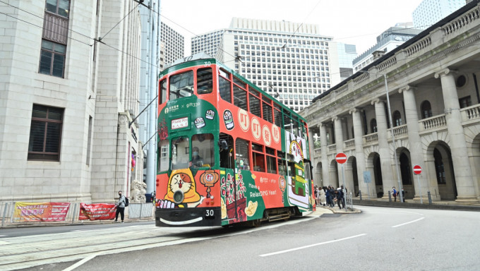 香港電車富有特色。 星島