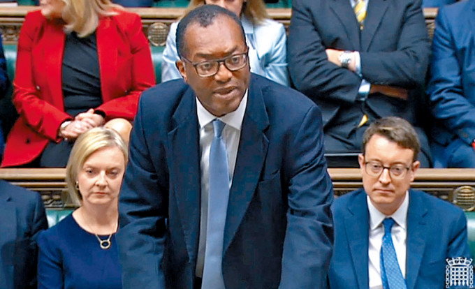 英國財相關浩霆昨日在下議院發表迷你財政預算案。