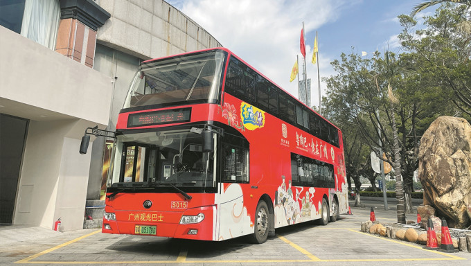 广州首辆双层移动餐厅巴士「粤陶巴」。