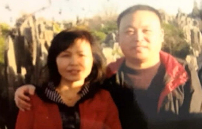 合肥一名患有漸凍症的千萬富翁武建平離世，其妻胡昌雲指他生前唯一願望就是捐獻遺體。　影片截圖