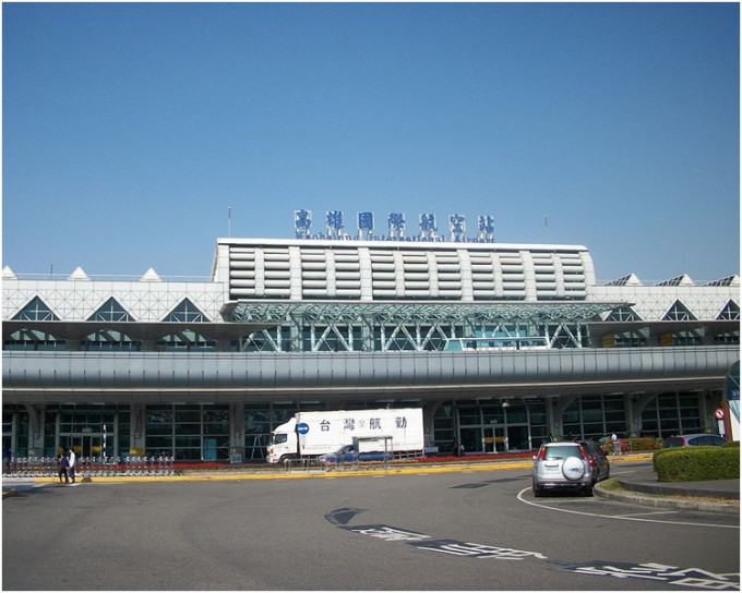 该名大陆旅客昨日傍晚飞抵高雄小港机场时被截获携带违规肉品入境。网图