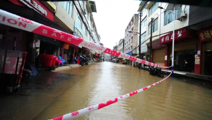 重庆首次发洪水红色预警。网上图片