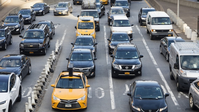 紐約市計畫對入城車輛徵收擠塞費，以紓緩繁忙時間塞車問題。iStock示意圖