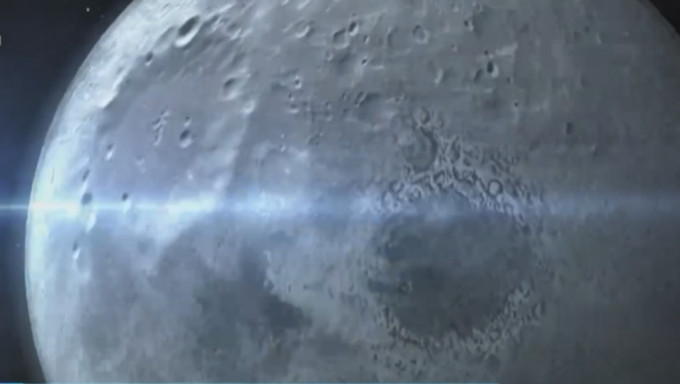 科学家团队对嫦娥五号采集月球样品进行研究。网图