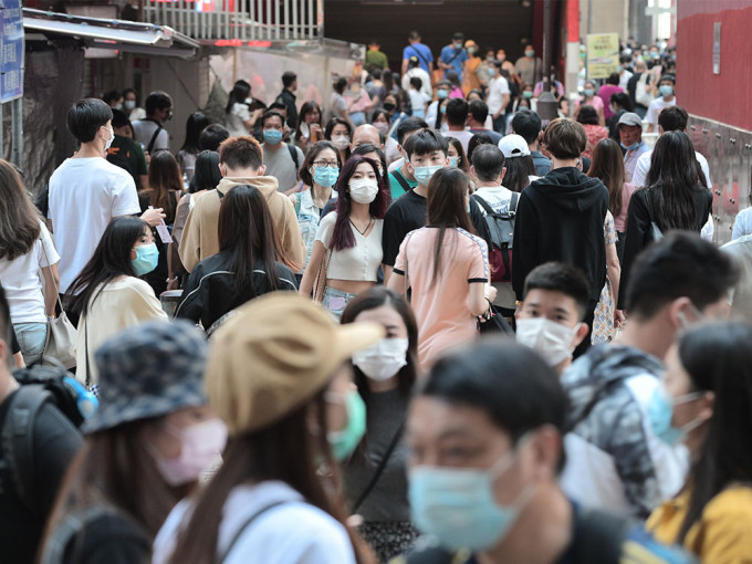 明爱香港仔社区中心针对南区居民在疫情下的精神和经济状况作出问卷调查。资料图片