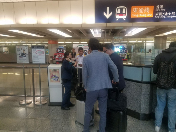 香港站及九龙站部份预办登机服务柜位未能提供服务。资料图片