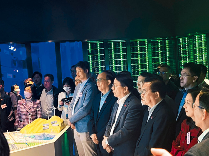 政務司司長陳國基帶領大灣區訪問團「紫組」成員考察騰訊公司。