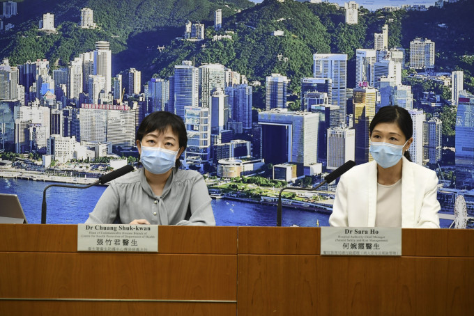 张竹君(左)指个人支持全民检测计画，但要「睇下时间」，何婉霞(右)则指是个人决定，不方便在会上回答。　