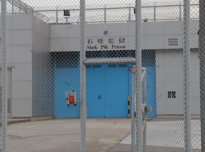 9名男性在囚人士於石壁監獄工場內打鬥。資料圖片
