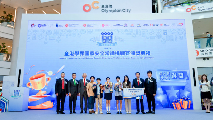 善德基金會常務副主席王亞明、副主席溫佩麟、副主席梁偉達、副主席李海鈞、總理李偉文頒發小學組個人賽冠亞季軍。