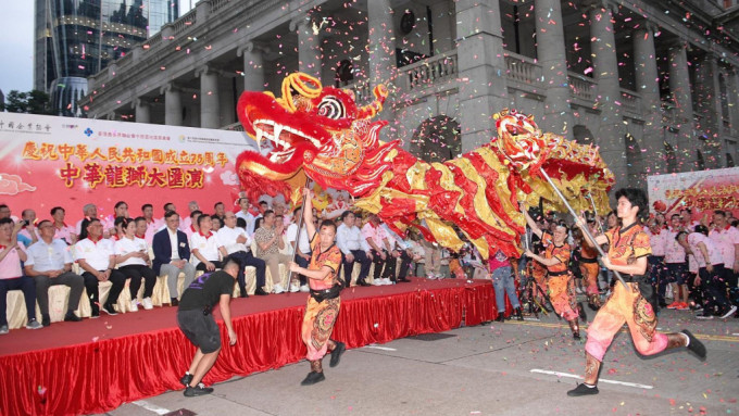 「国庆中华龙狮大汇演」中环遮打道举行。陈浩元摄