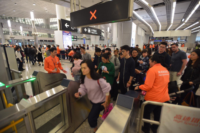 昨日共有55839人次經西九站出境。