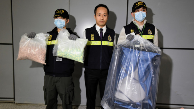 行李喼暗格藏5公斤摇头丸 海关拘巴黎返港中年汉 今年首宗航空旅客贩毒案