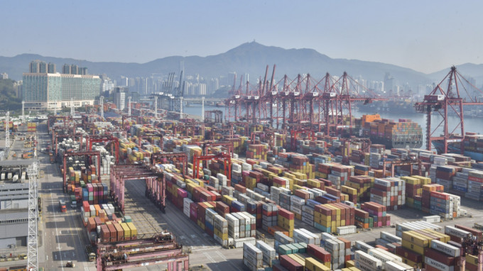 十月份本港整体出口和进口货值均录得按年升幅，分别上升1.4%和2.6%。(资料图片)