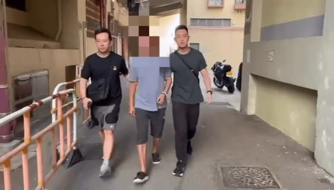 葵盛西邨中年汉报假案被捕 声称被人威胁抢走八达通 警查天眼揭谎言。葵青警区FB